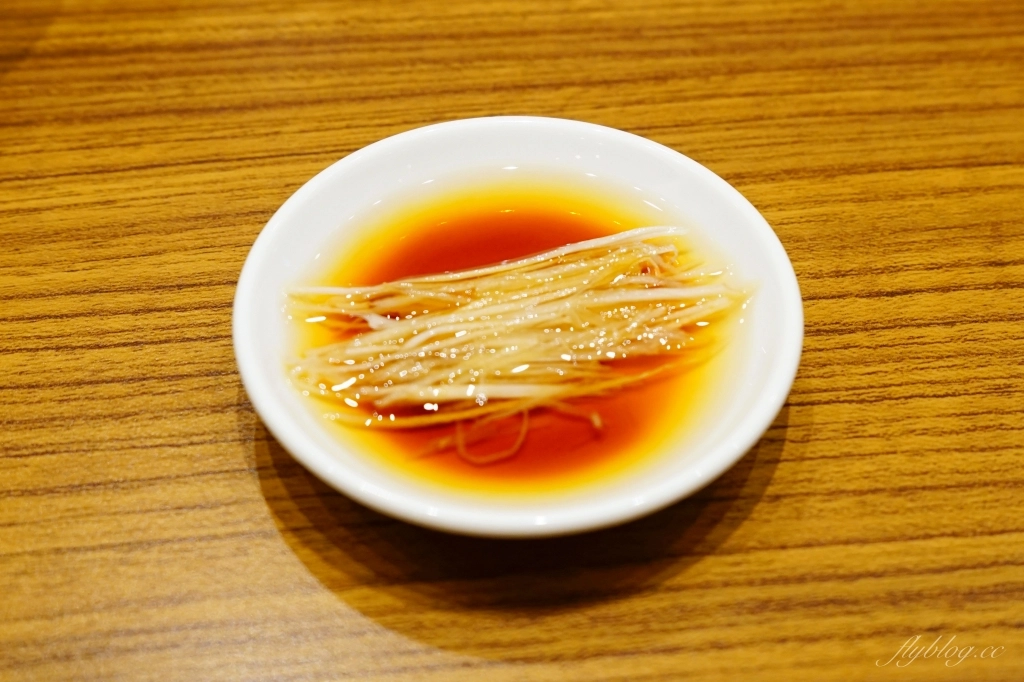 台中西屯｜鼎泰豐．被紐約時報推薦為「世界十大美食餐廳」，黃金18摺21克比例的小籠包 @飛天璇的口袋
