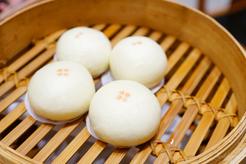 台中西屯｜鼎泰豐．被紐約時報推薦為「世界十大美食餐廳」，黃金18摺21克比例的小籠包 @飛天璇的口袋