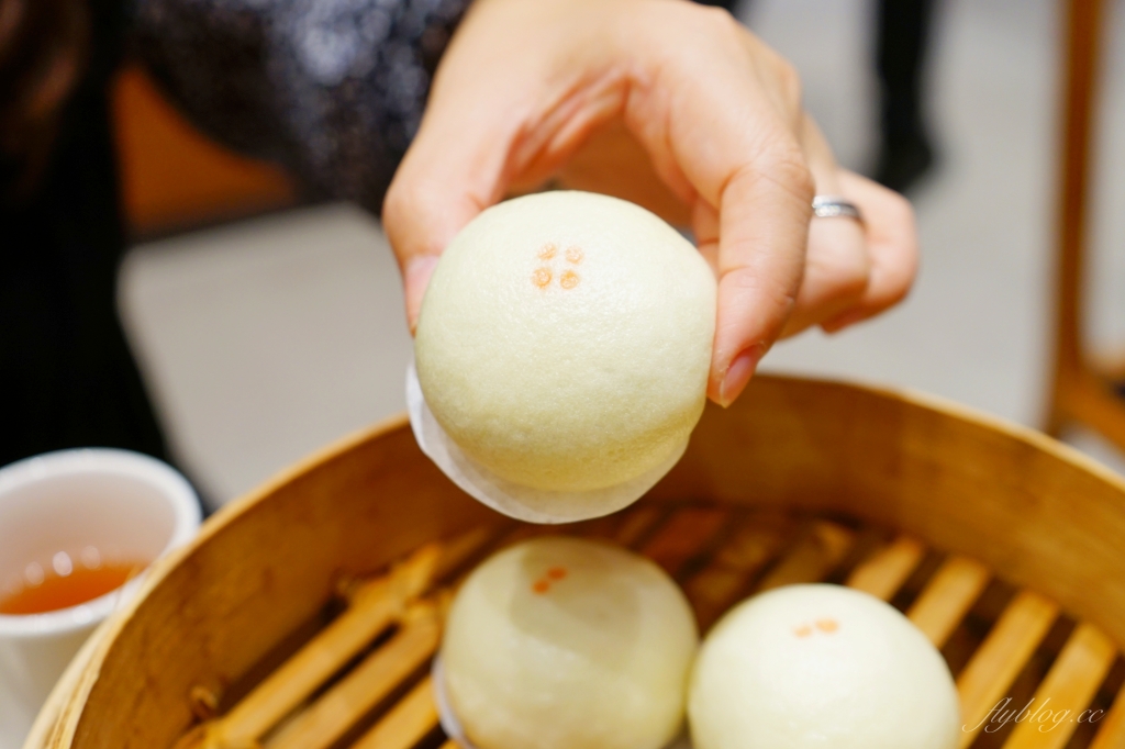 台中西屯｜鼎泰豐．被紐約時報推薦為「世界十大美食餐廳」，黃金18摺21克比例的小籠包 @飛天璇的口袋