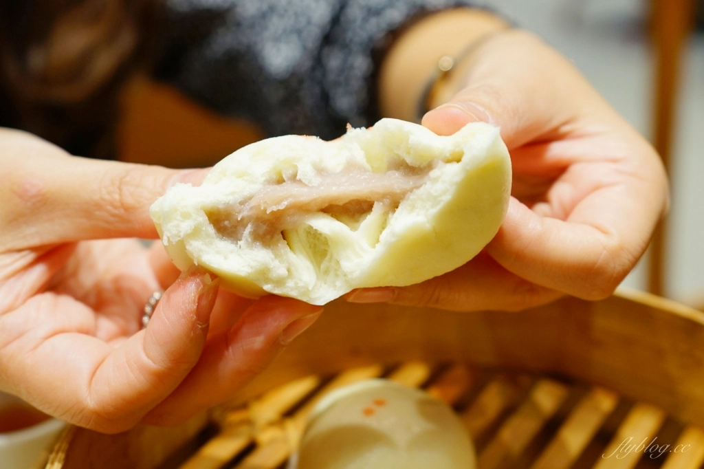 台中西屯｜鼎泰豐．被紐約時報推薦為「世界十大美食餐廳」，黃金18摺21克比例的小籠包 @飛天璇的口袋