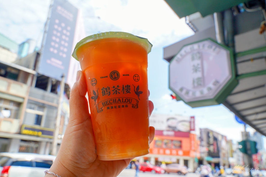 【台中西區】 鶴茶樓：勤美文青復古風手搖店，楊枝甘露x草莓甘露~沒喝到！XD @飛天璇的口袋