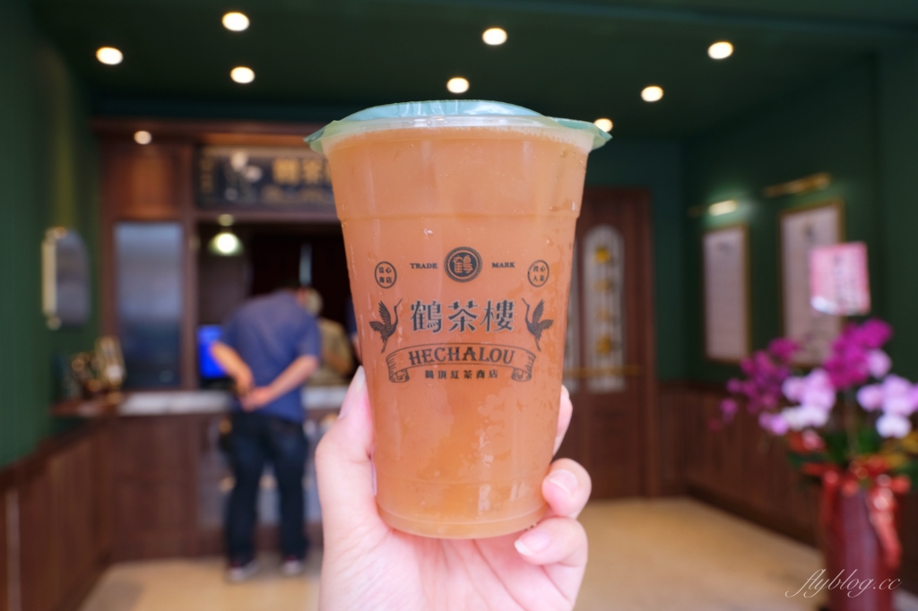 【台中西區】 鶴茶樓：勤美文青復古風手搖店，楊枝甘露x草莓甘露~沒喝到！XD @飛天璇的口袋
