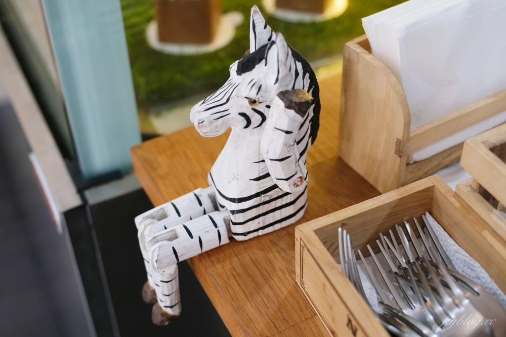 【台中西區】甜點很甜~精明商圈巷弄裡的「甜點很甜」，睽違1000多個日子重新見面 @飛天璇的口袋