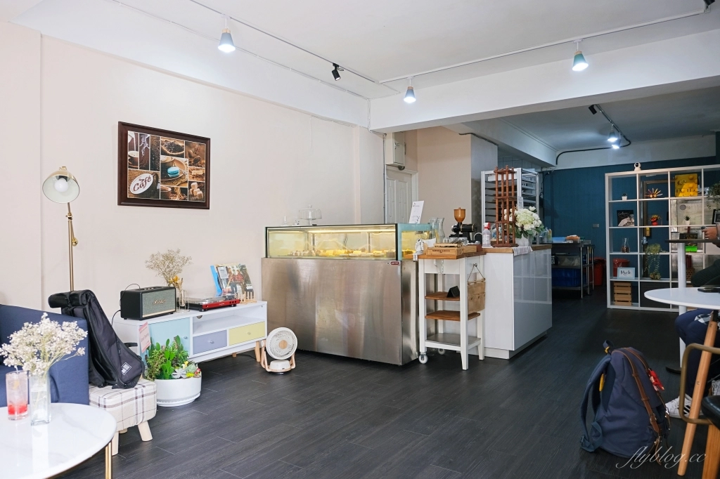 【台中西區】甜點很甜~精明商圈巷弄裡的「甜點很甜」，睽違1000多個日子重新見面 @飛天璇的口袋