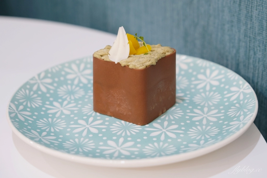 【台中西區】甜點很甜~精明商圈巷弄裡的「甜點很甜」，睽違1000多個日子重新見面 @飛天璇的口袋