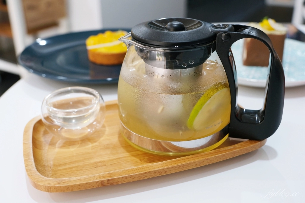 【台中西區】甜點很甜~精明商圈巷弄裡的「甜點很甜」，睽違1000多個日子重新見面 @飛天璇的口袋