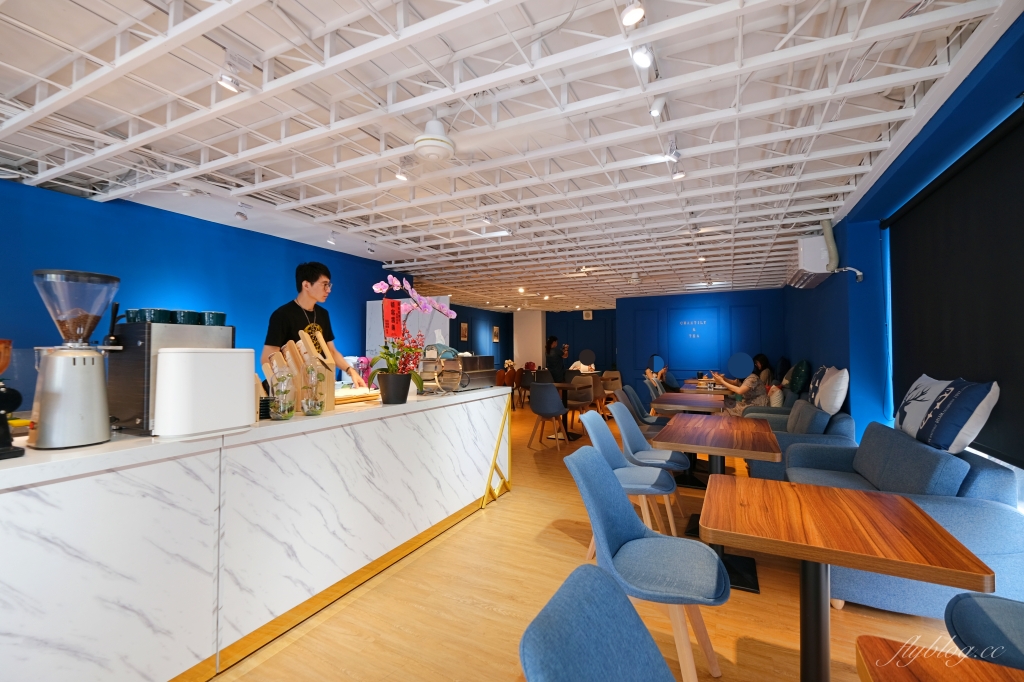 台中北區｜香緹果子咖啡館．個人心中台中最強千層蛋糕，推薦季節水果千層和泡芙捲 @飛天璇的口袋