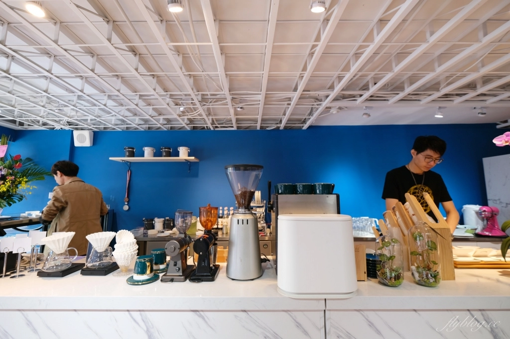 台中北區｜香緹果子咖啡館．個人心中台中最強千層蛋糕，推薦季節水果千層和泡芙捲 @飛天璇的口袋