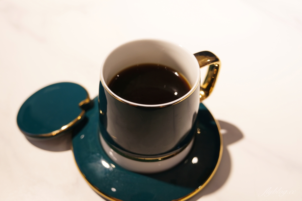 台中北區｜香緹果子咖啡館．個人心中台中最強千層蛋糕，推薦季節水果千層和泡芙捲 @飛天璇的口袋