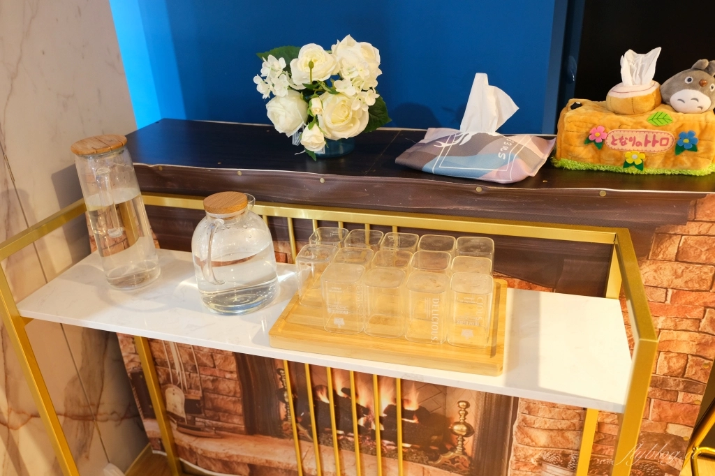 台中北區｜香緹果子咖啡館．個人心中台中最強千層蛋糕，推薦季節水果千層和泡芙捲 @飛天璇的口袋