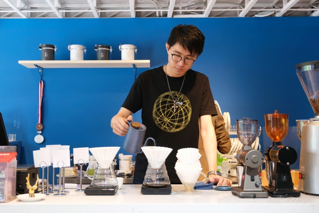 台中北區｜香緹果子咖啡館．個人心中台中最強千層蛋糕，推薦季節水果千層和泡芙捲 @飛天璇的口袋