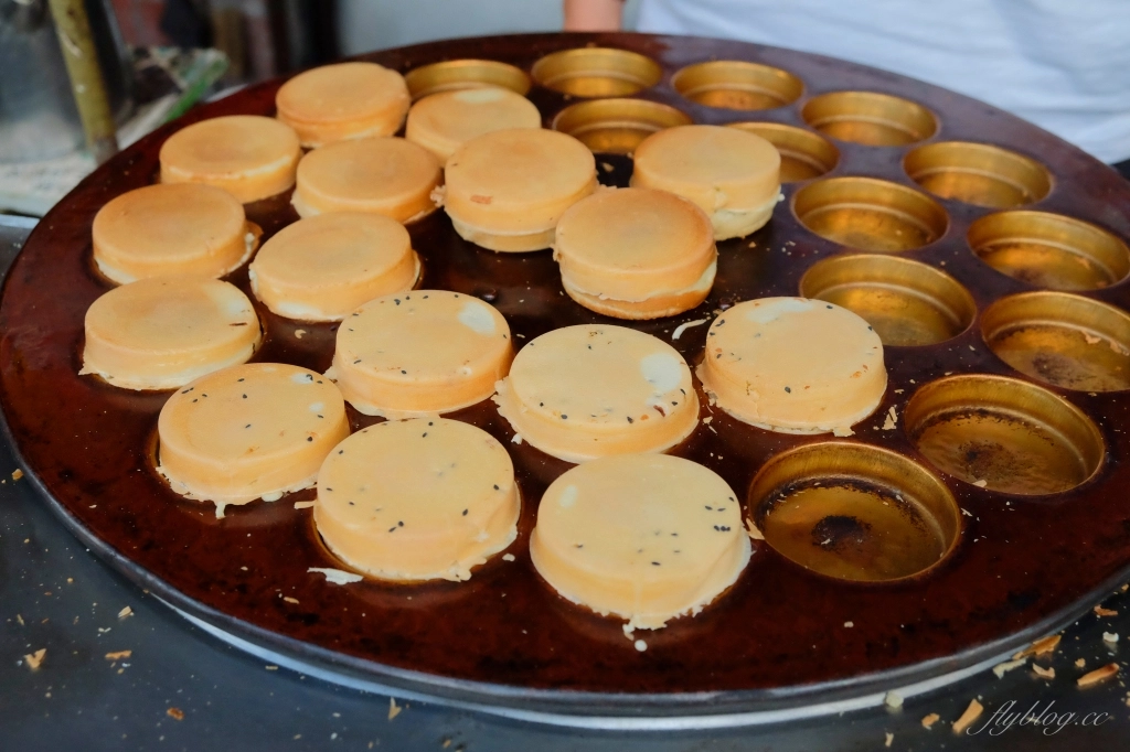 嘉義西區｜蘇記傳統紅豆餅．在地30年的紅豆餅小攤，食尚玩家推薦文化夜市美食 @飛天璇的口袋