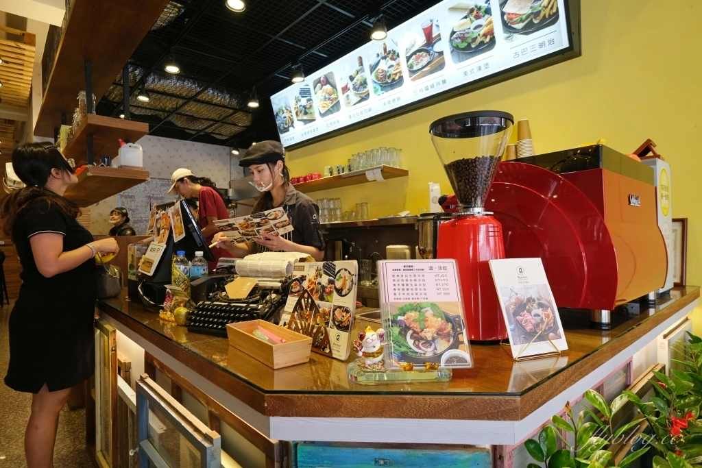 鹿港巴特早午餐｜鹿港超大份量的巴特早午餐，假日客人總是滿滿滿 @飛天璇的口袋