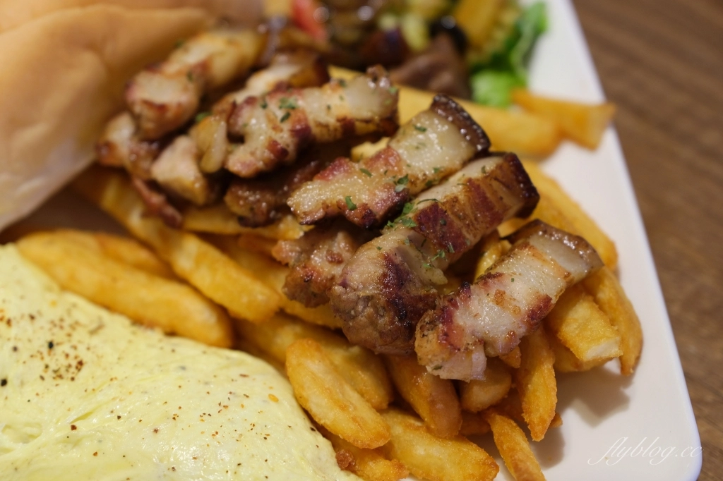 鹿港巴特早午餐｜鹿港超大份量的巴特早午餐，假日客人總是滿滿滿 @飛天璇的口袋