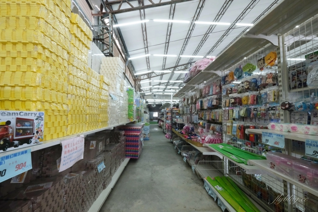 【彰化鹿港】 花鹿鹿玩具倉庫：中台灣占地超過200坪，小孩子的玩具天堂 @飛天璇的口袋