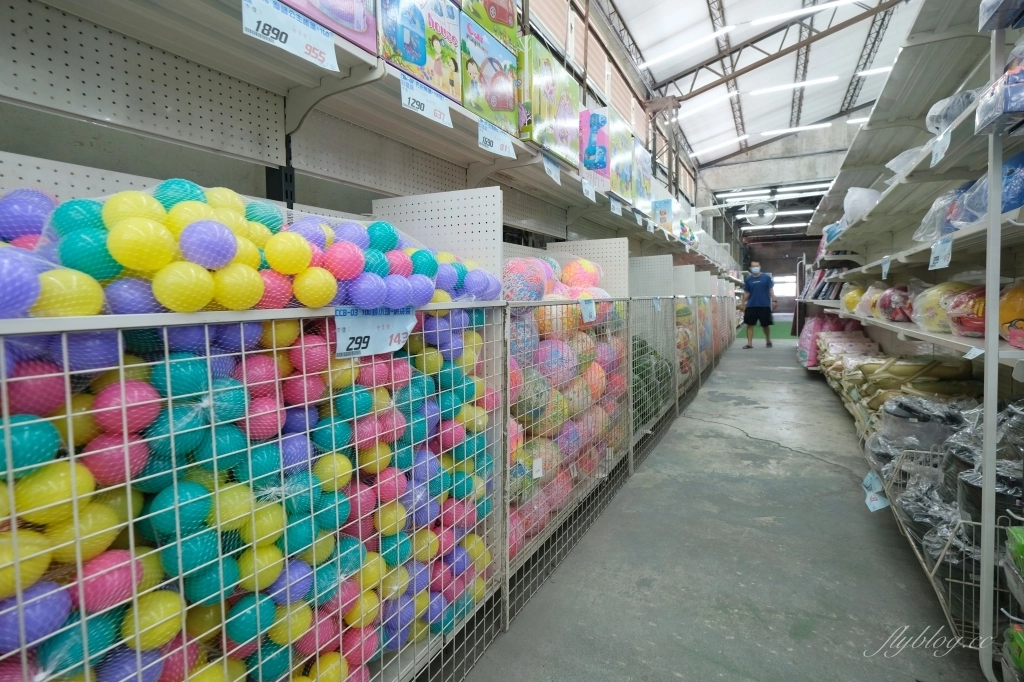 【彰化鹿港】 花鹿鹿玩具倉庫：中台灣占地超過200坪，小孩子的玩具天堂 @飛天璇的口袋