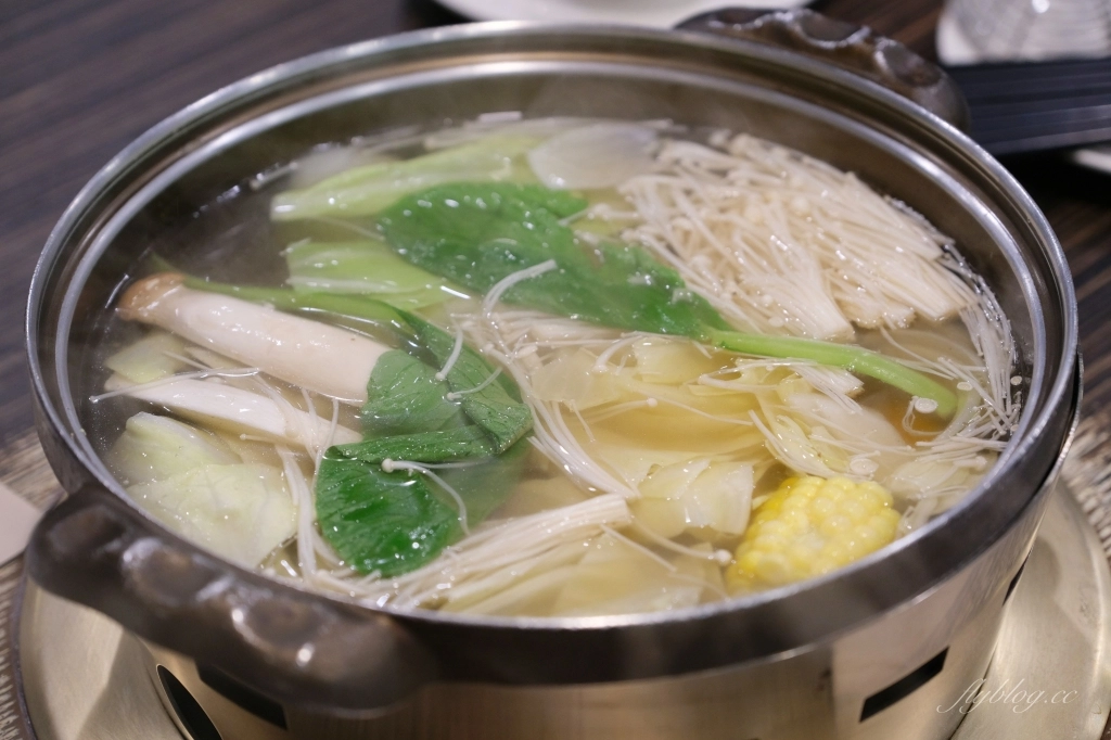 【台中北屯】尚牛二館，2020台中米其林必比登推薦，使用台灣國產溫體牛火鍋 @飛天璇的口袋