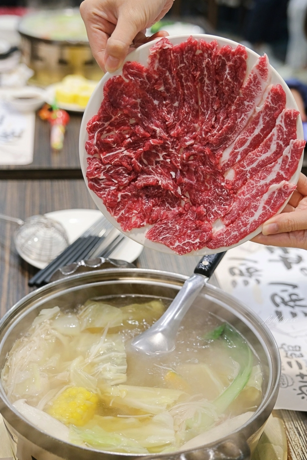 【台中北屯】尚牛二館，2020台中米其林必比登推薦，使用台灣國產溫體牛火鍋 @飛天璇的口袋