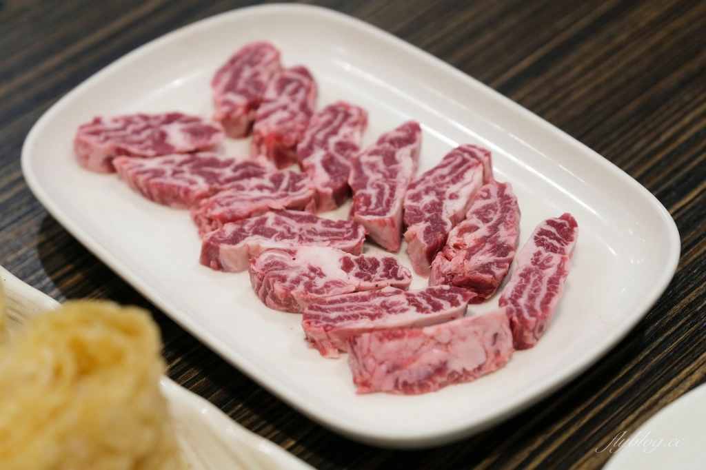 【台中北屯】尚牛二館，2020台中米其林必比登推薦，使用台灣國產溫體牛火鍋 @飛天璇的口袋