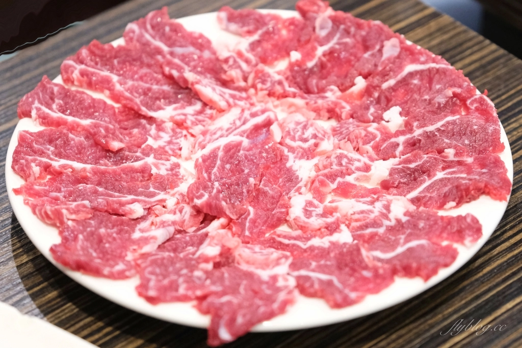 【台中北屯】尚牛二館，2020台中米其林必比登推薦，使用台灣國產溫體牛火鍋 @飛天璇的口袋