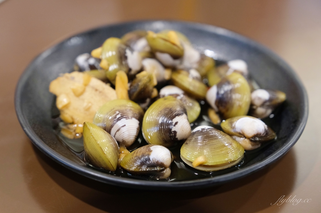 嘉義西區｜阿傑台式料理X三八鷄X烤蚵吃到飽．一次品嚐三種美食，嘉義最斜槓的餐廳 @飛天璇的口袋