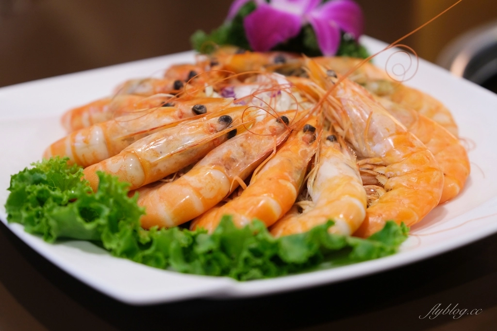 嘉義西區｜阿傑台式料理X三八鷄X烤蚵吃到飽．一次品嚐三種美食，嘉義最斜槓的餐廳 @飛天璇的口袋