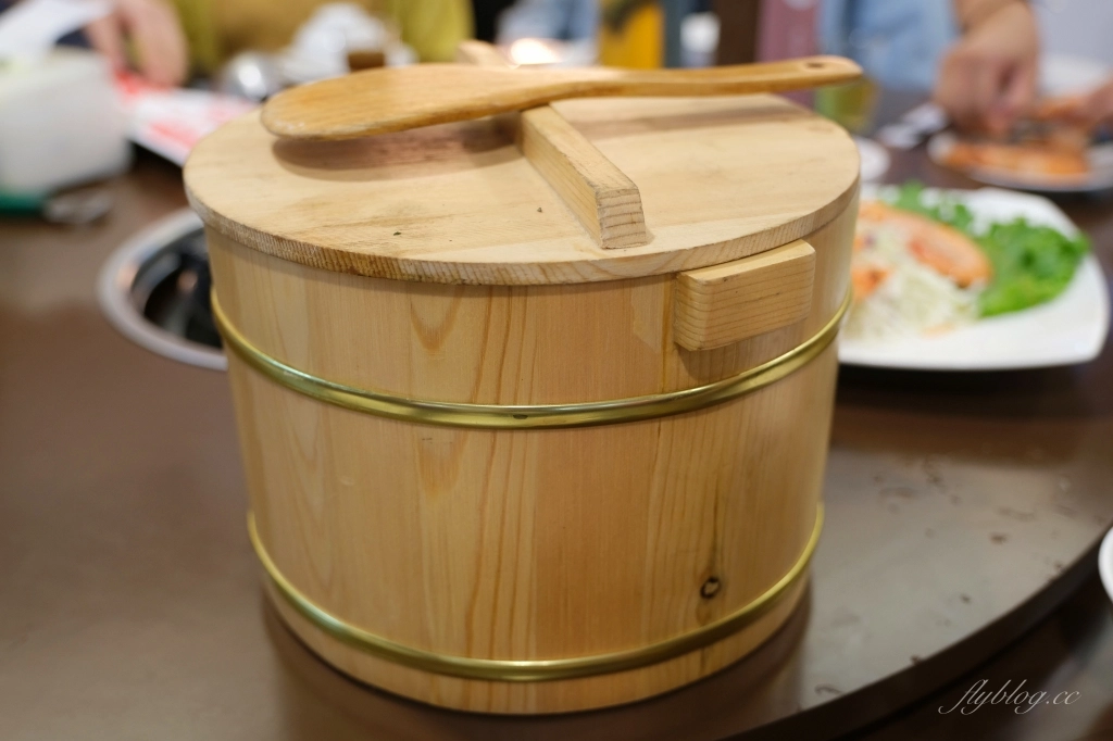 嘉義西區｜阿傑台式料理X三八鷄X烤蚵吃到飽．一次品嚐三種美食，嘉義最斜槓的餐廳 @飛天璇的口袋