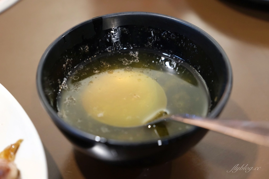 嘉義西區｜阿傑台式料理X三八鷄X烤蚵吃到飽．一次品嚐三種美食，嘉義最斜槓的餐廳 @飛天璇的口袋