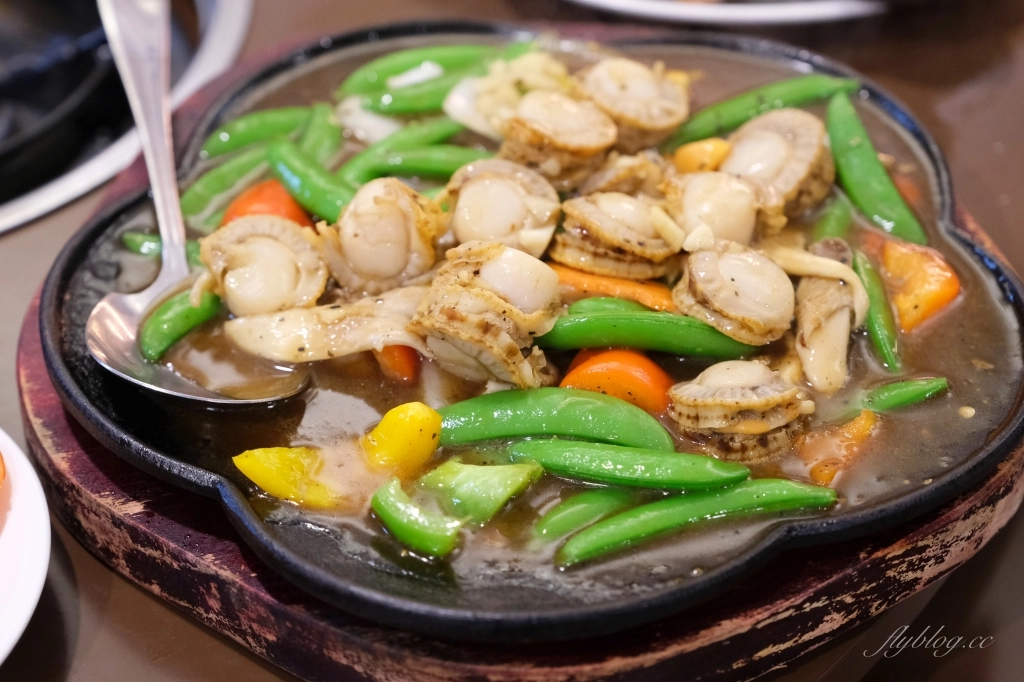 嘉義西區｜阿傑台式料理X三八鷄X烤蚵吃到飽．一次品嚐三種美食，嘉義最斜槓的餐廳 @飛天璇的口袋