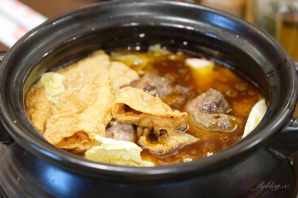 嘉義西區｜阿傑台式料理X三八鷄X烤蚵吃到飽．一次品嚐三種美食，嘉義最斜槓的餐廳 @飛天璇的口袋