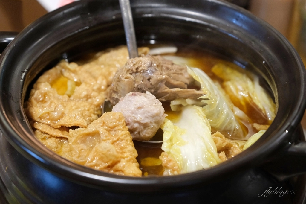 嘉義西區｜阿傑台式料理X三八鷄X烤蚵吃到飽．一次品嚐三種美食，嘉義最斜槓的餐廳 @飛天璇的口袋