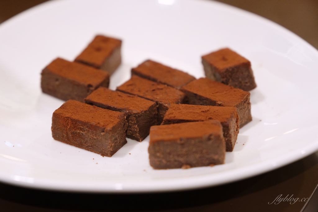 嘉義西區｜阿傑台式料理X三八鷄X烤蚵吃到飽．一次品嚐三種美食，嘉義最斜槓的餐廳 @飛天璇的口袋