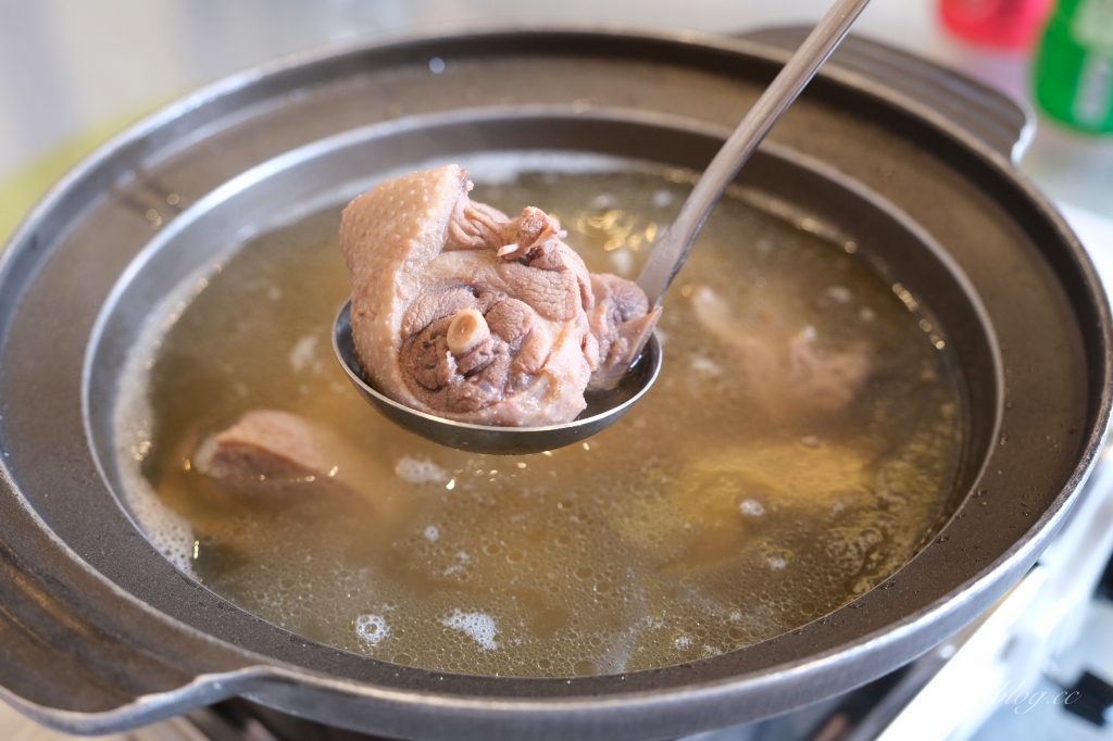 嘉義西區｜新北平婚宴餐廳：北平烤鴨一鴨三吃x招牌啤酒鴨料理 @飛天璇的口袋