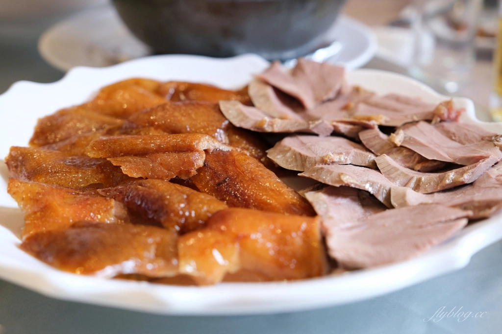 嘉義西區｜新北平婚宴餐廳：北平烤鴨一鴨三吃x招牌啤酒鴨料理 @飛天璇的口袋