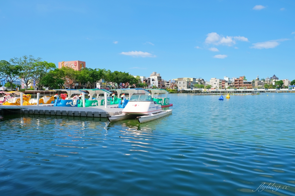 龍潭大池｜龍潭情侶約會和親子旅遊好地方，湖景木棧道、天鵝船遊湖、賞夕陽美景 @飛天璇的口袋