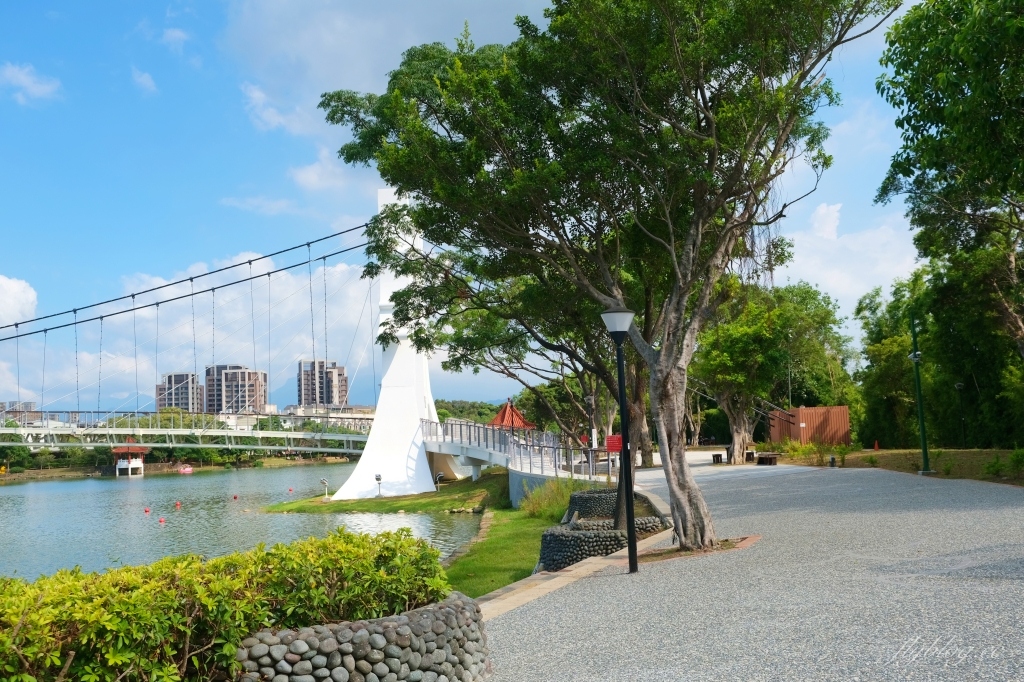 龍潭大池｜龍潭情侶約會和親子旅遊好地方，湖景木棧道、天鵝船遊湖、賞夕陽美景 @飛天璇的口袋