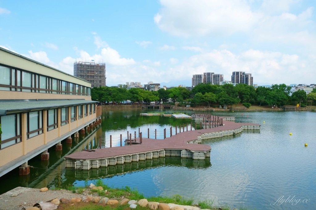 龍潭大池｜龍潭情侶約會和親子旅遊好地方，湖景木棧道、天鵝船遊湖、賞夕陽美景 @飛天璇的口袋