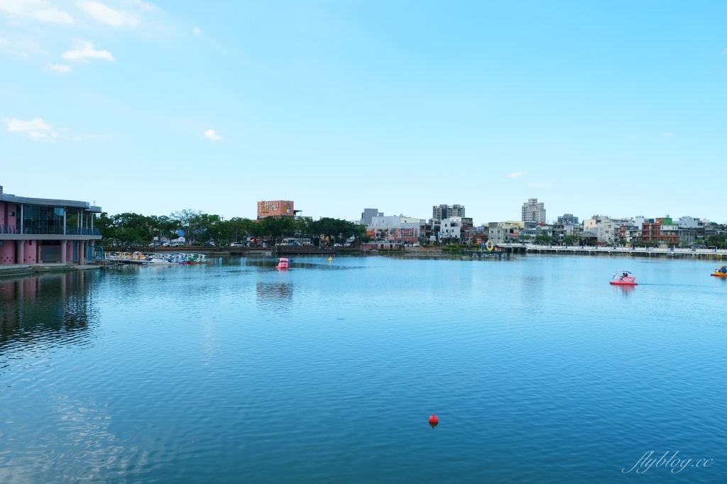 龍潭大池｜龍潭情侶約會和親子旅遊好地方，湖景木棧道、天鵝船遊湖、賞夕陽美景 @飛天璇的口袋