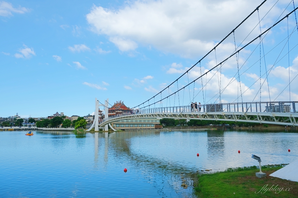 龍潭大池｜龍潭情侶約會和親子旅遊好地方，湖景木棧道、天鵝船遊湖、賞夕陽美景 @飛天璇的口袋