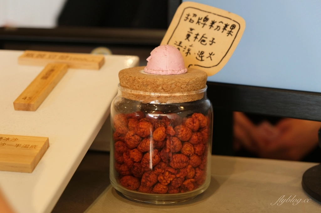 龍潭澎湃豆花｜充滿文青風的豆花店，加冰加豆花加仙草都免費 @飛天璇的口袋