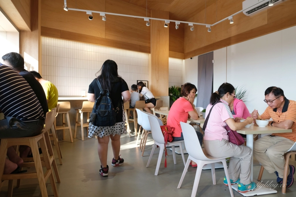 龍潭澎湃豆花｜充滿文青風的豆花店，加冰加豆花加仙草都免費 @飛天璇的口袋