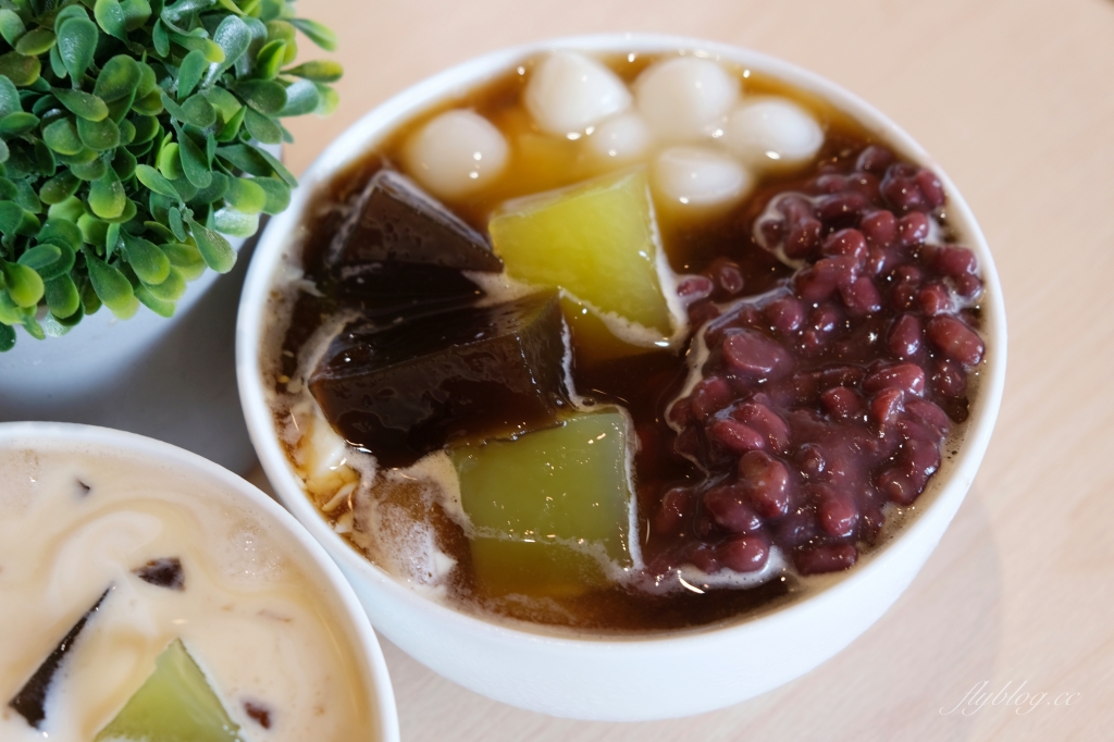 龍潭澎湃豆花｜充滿文青風的豆花店，加冰加豆花加仙草都免費 @飛天璇的口袋