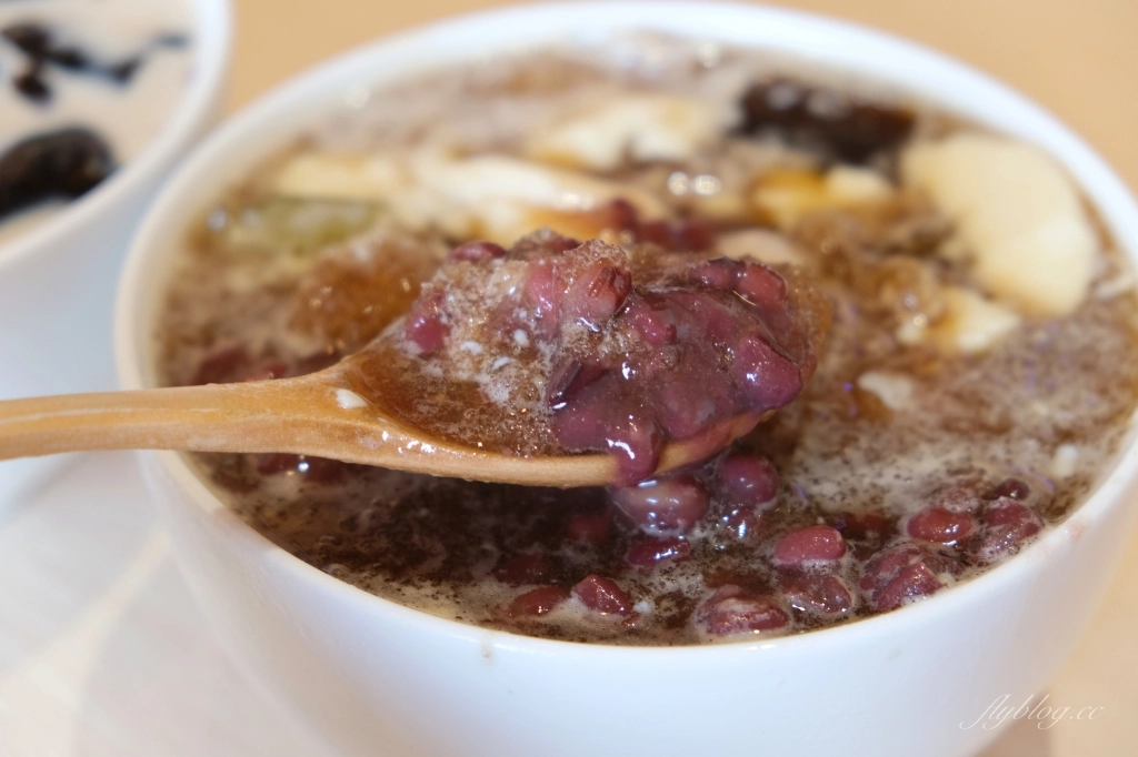 龍潭澎湃豆花｜充滿文青風的豆花店，加冰加豆花加仙草都免費 @飛天璇的口袋