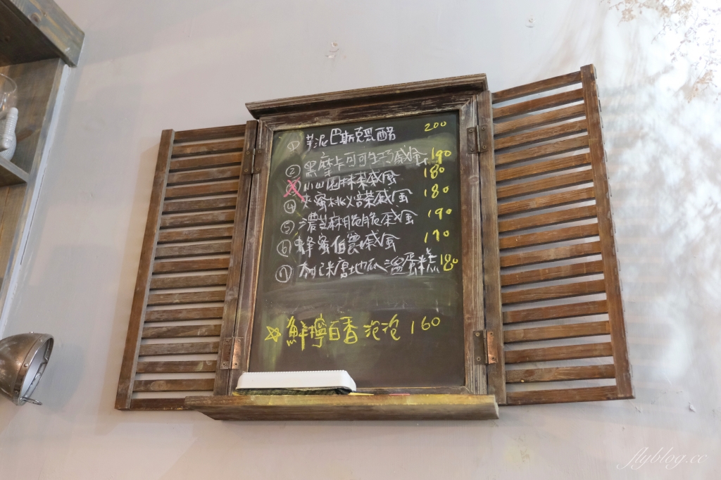 疍宅Egghost｜隱藏巷弄裡的老宅咖啡館，甜點和飲料都很有溫度 @飛天璇的口袋