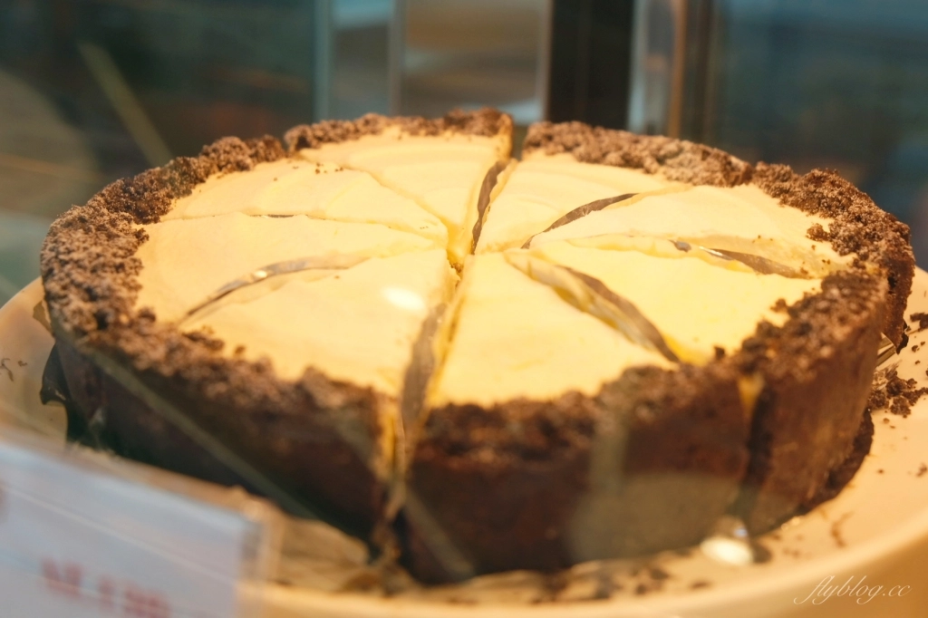 【桃園龍潭】龍咖啡，龍潭大池旁玻璃屋咖啡館，桃園漂亮景觀餐廳龍咖啡 @飛天璇的口袋