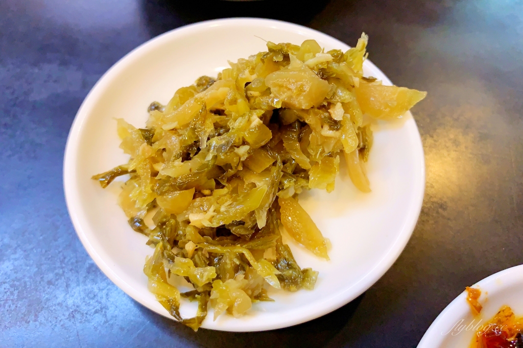 台中北屯|饕食館小籠湯包.又大又多汁的小籠湯包,被小籠湯包耽誤的牛肉麵 @飛天璇的口袋 台中北屯|饕食館小籠湯包.又大又多汁的小籠湯包,被小籠湯包耽誤的牛肉麵 @飛天璇的口袋