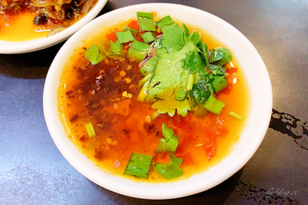 台中北屯|饕食館小籠湯包.又大又多汁的小籠湯包,被小籠湯包耽誤的牛肉麵 @飛天璇的口袋 台中北屯|饕食館小籠湯包.又大又多汁的小籠湯包,被小籠湯包耽誤的牛肉麵 @飛天璇的口袋