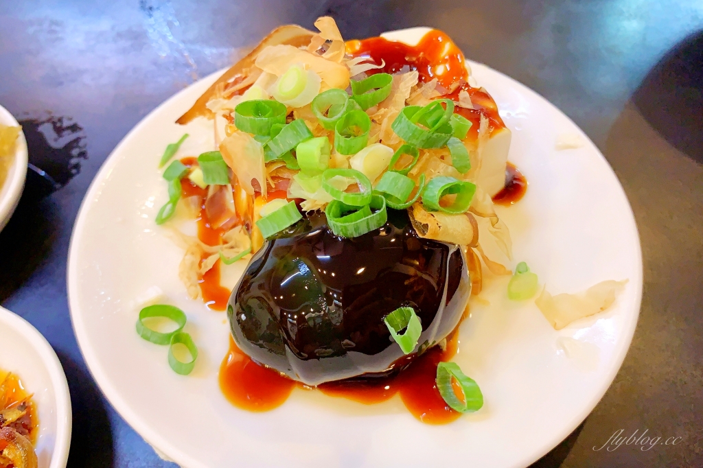 台中北屯|饕食館小籠湯包.又大又多汁的小籠湯包,被小籠湯包耽誤的牛肉麵 @飛天璇的口袋 台中北屯|饕食館小籠湯包.又大又多汁的小籠湯包,被小籠湯包耽誤的牛肉麵 @飛天璇的口袋