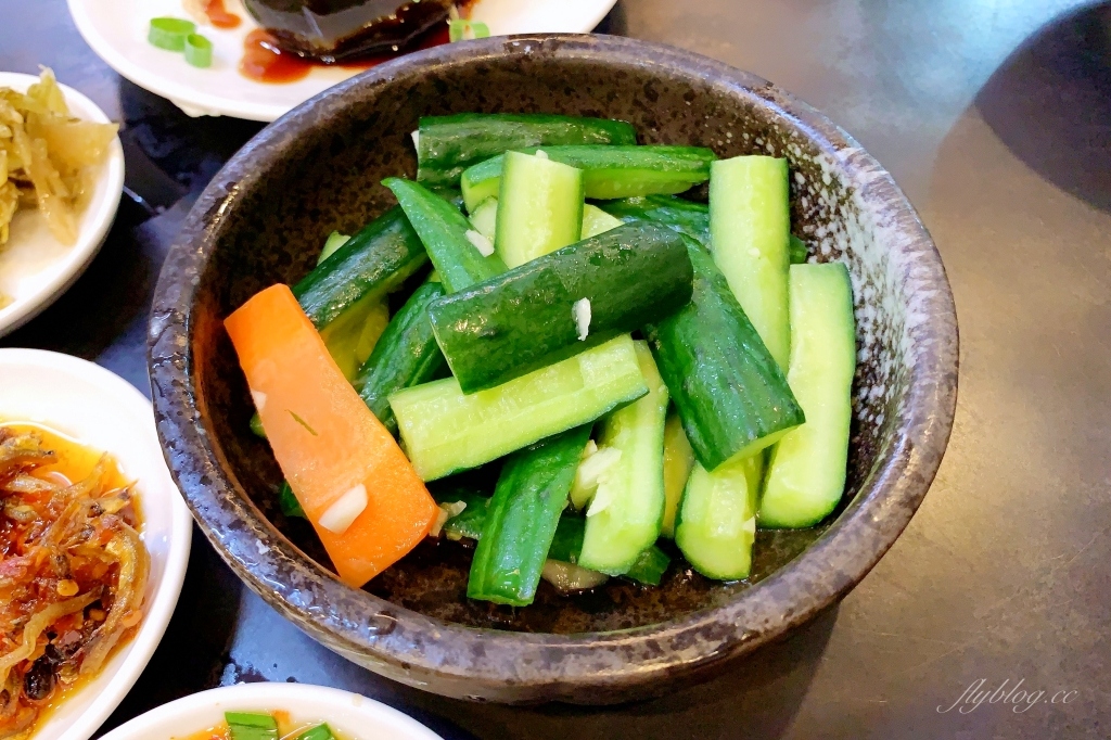台中北屯|饕食館小籠湯包.又大又多汁的小籠湯包,被小籠湯包耽誤的牛肉麵 @飛天璇的口袋 台中北屯|饕食館小籠湯包.又大又多汁的小籠湯包,被小籠湯包耽誤的牛肉麵 @飛天璇的口袋