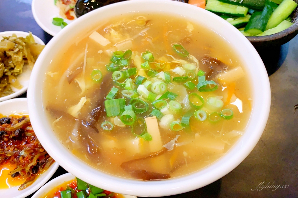 台中北屯|饕食館小籠湯包.又大又多汁的小籠湯包,被小籠湯包耽誤的牛肉麵 @飛天璇的口袋 台中北屯|饕食館小籠湯包.又大又多汁的小籠湯包,被小籠湯包耽誤的牛肉麵 @飛天璇的口袋